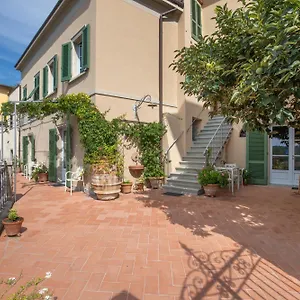 Bed & Breakfast Al Castello Di, Lari