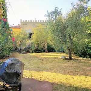 Appartamento Budget Romance Tower Studio, Lari